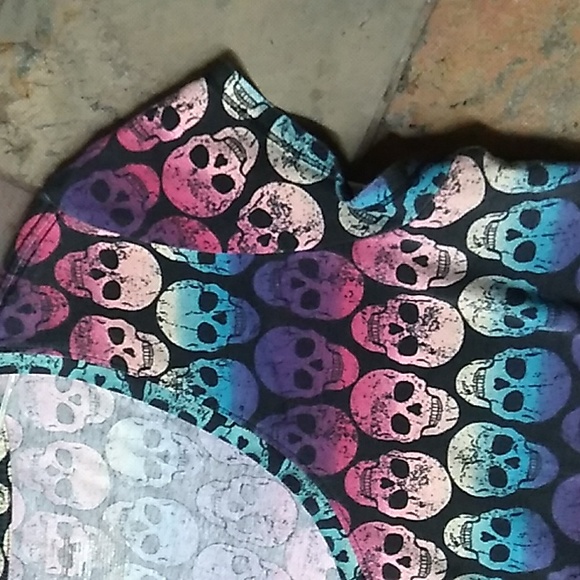 No Boundaries skull top. - Picture 6 of 8